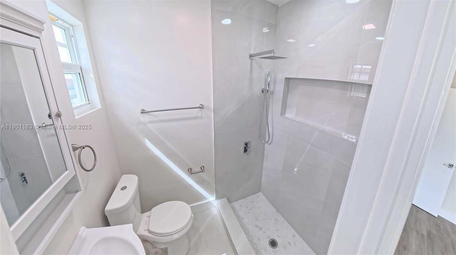 Small Image of 1575 WEST 6TH AVE, Hialeah Number 20