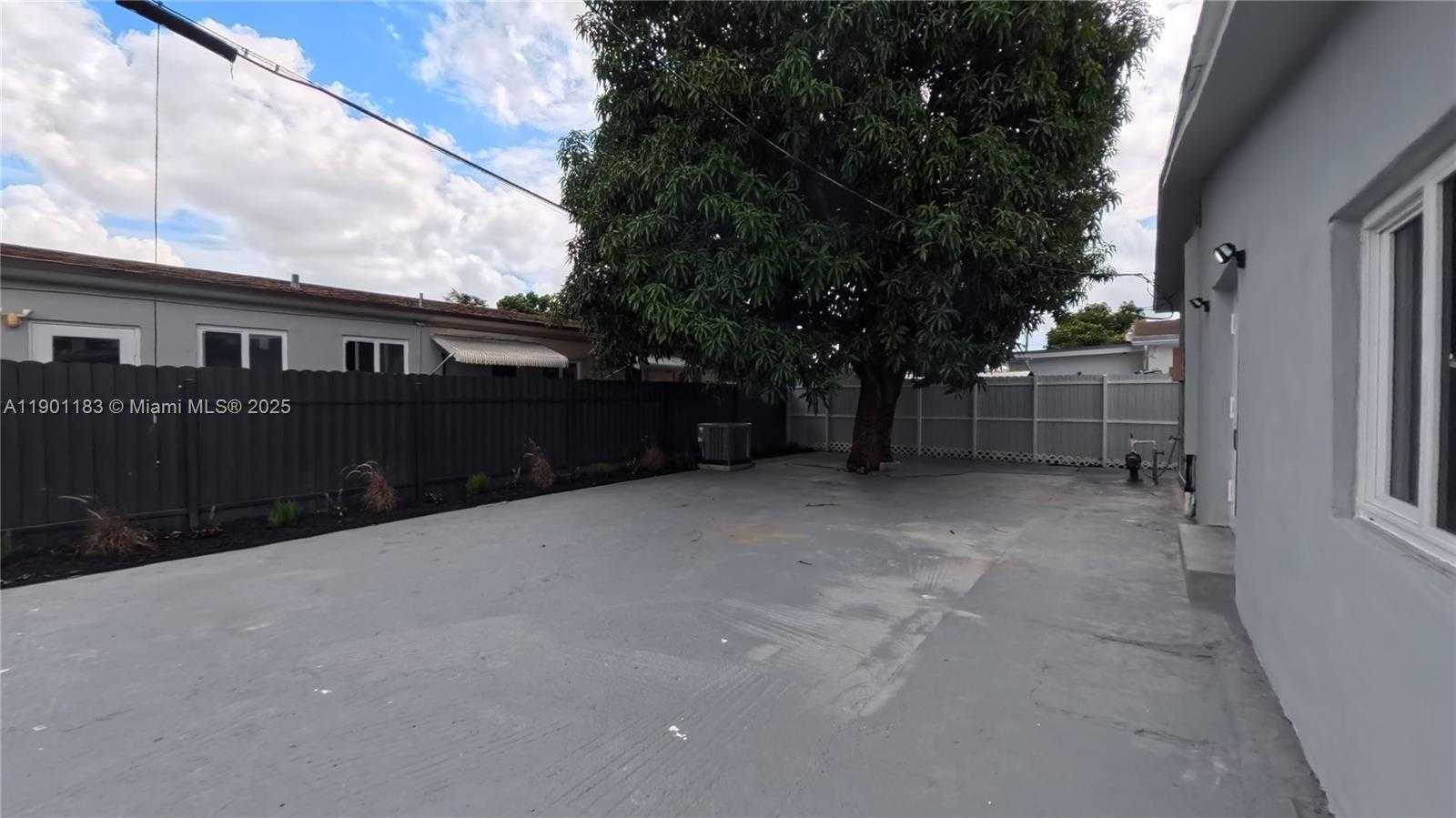 Small Image of 1575 WEST 6TH AVE, Hialeah Number 23