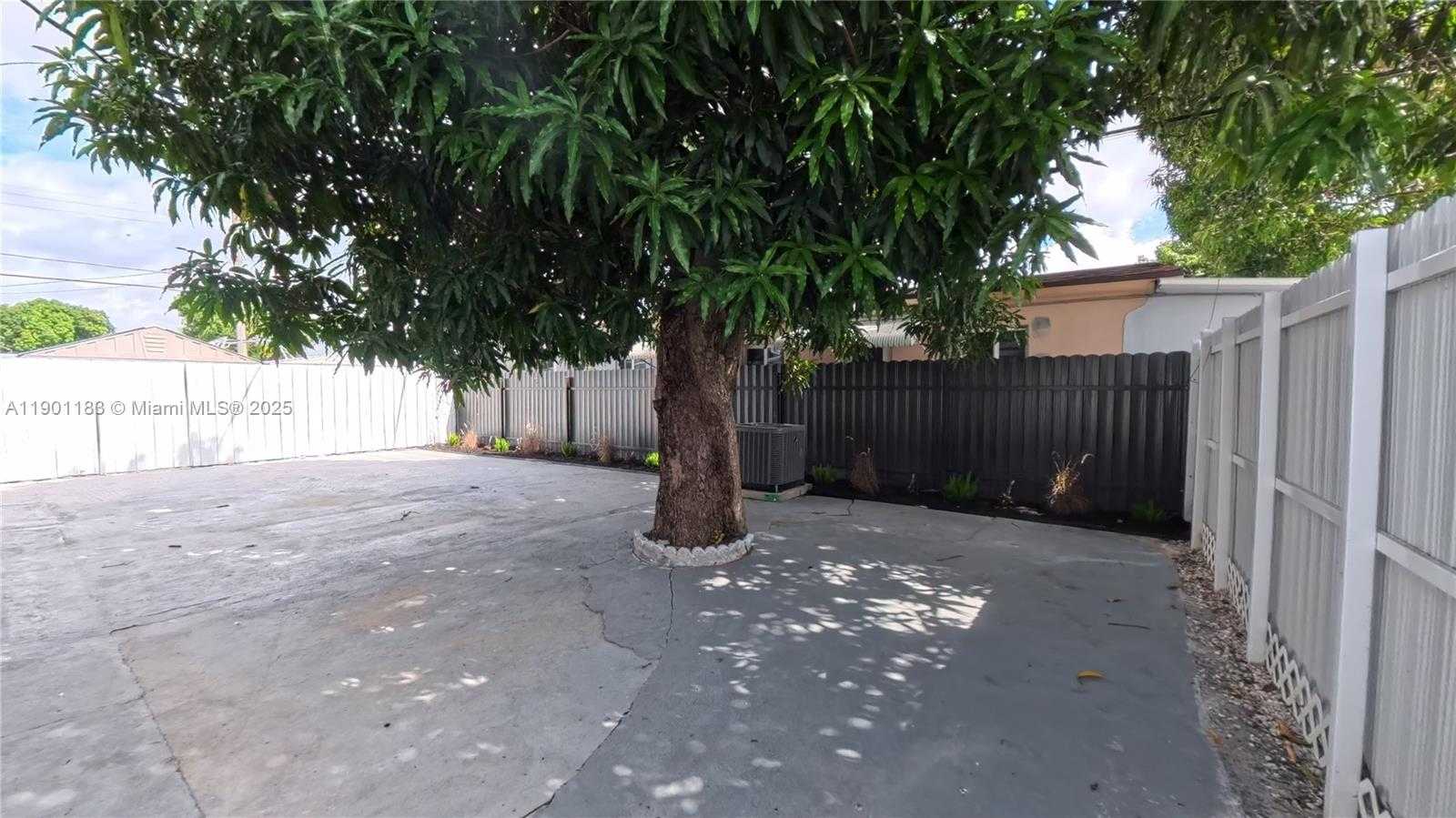 Small Image of 1575 WEST 6TH AVE, Hialeah Number 24