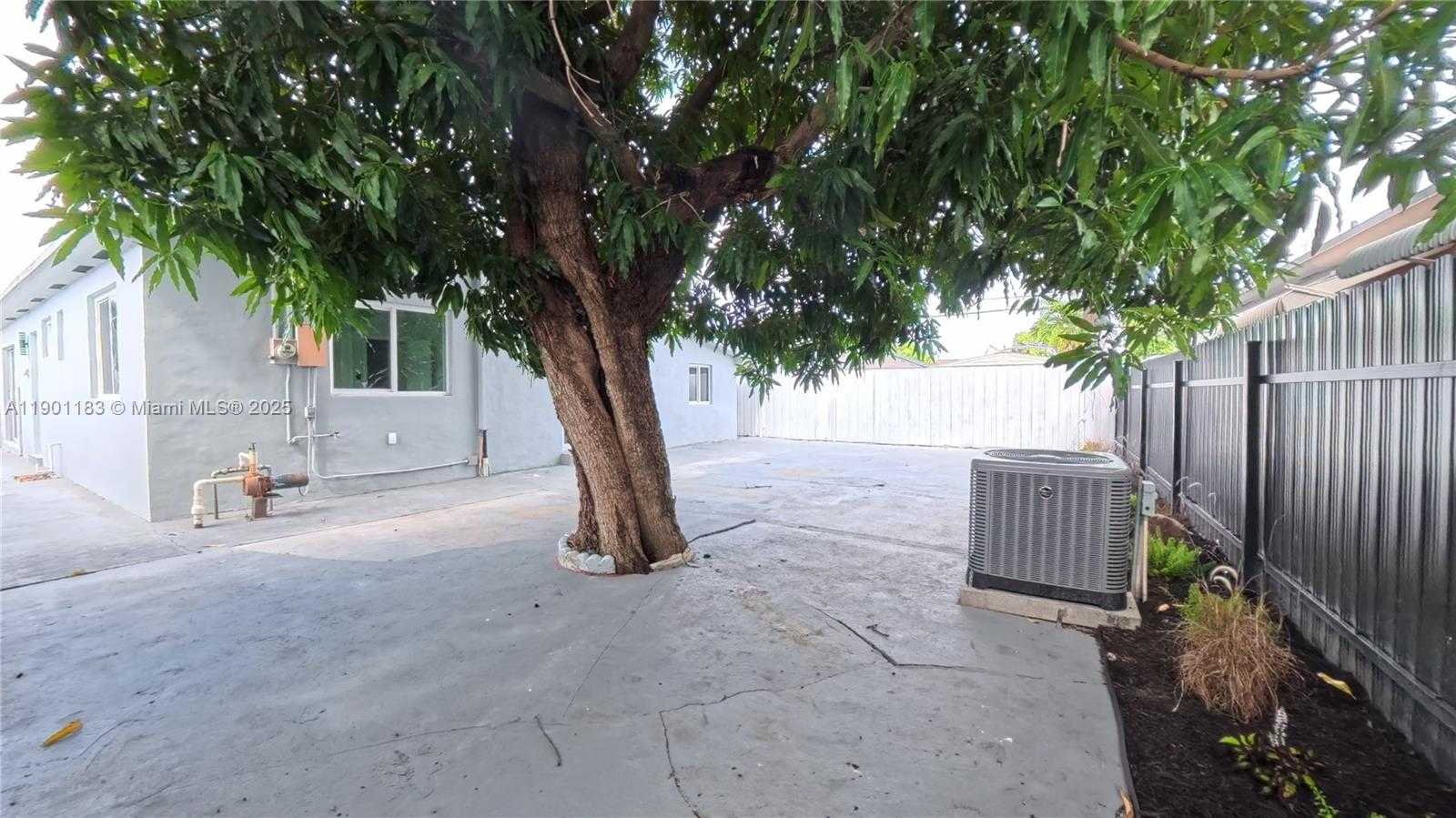 Small Image of 1575 WEST 6TH AVE, Hialeah Number 25