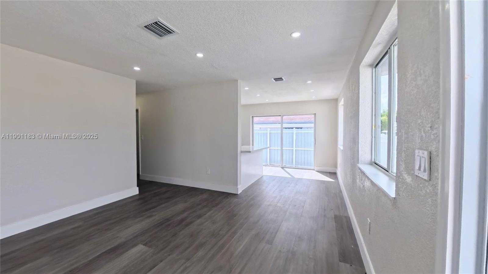 Small Image of 1575 WEST 6TH AVE, Hialeah Number 4