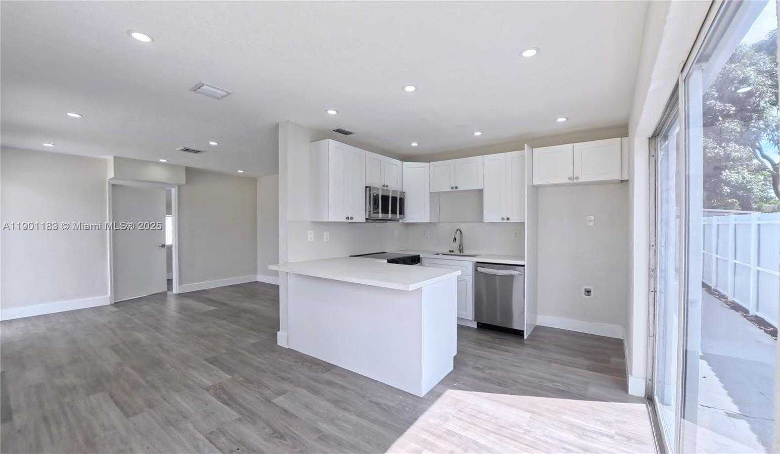 Small Image of 1575 WEST 6TH AVE, Hialeah Number 5