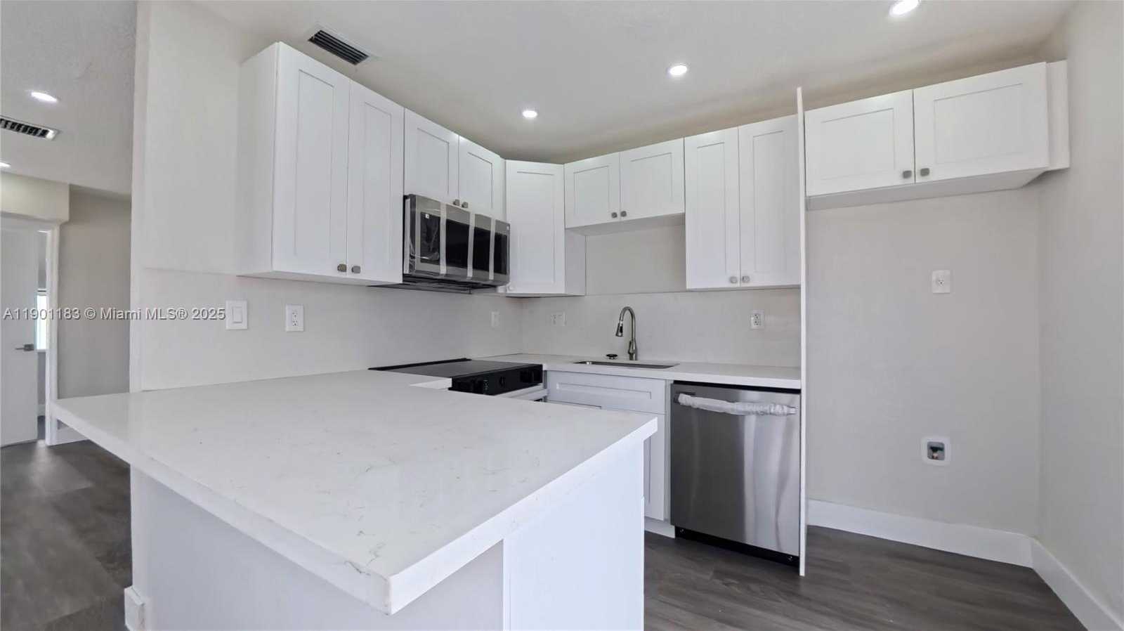 Small Image of 1575 WEST 6TH AVE, Hialeah Number 7