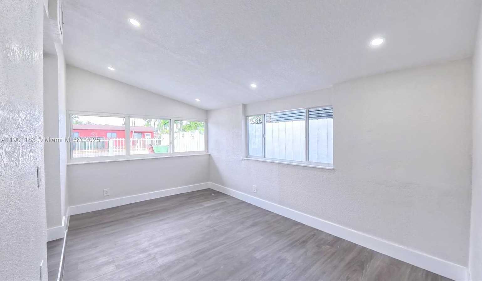 Small Image of 1575 WEST 6TH AVE, Hialeah Number 9