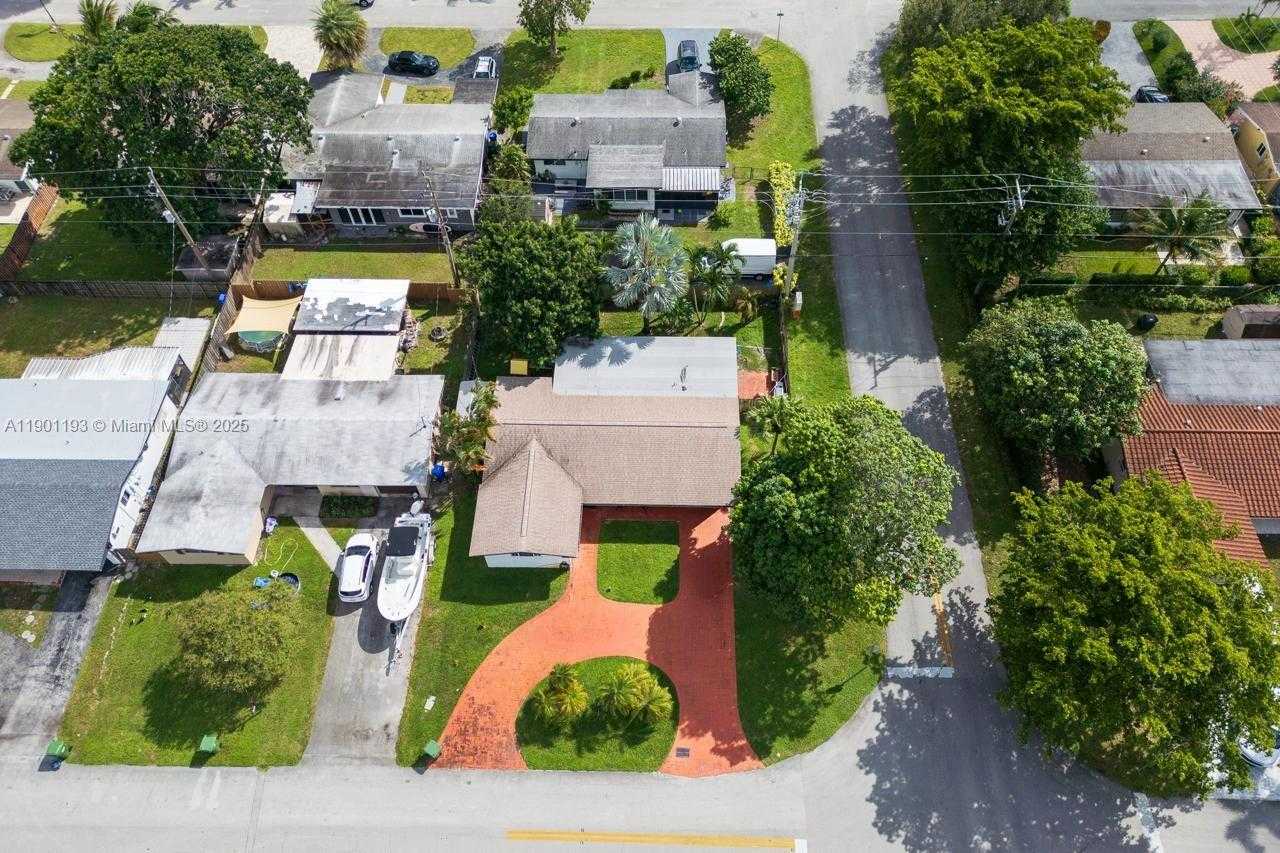 Small Image of 8740 NORTH WEST 11TH ST, Pembroke Pines Number 2