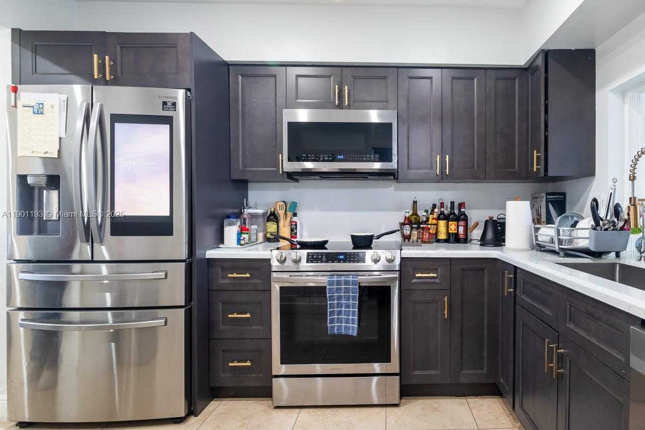 Small Image of 8740 NORTH WEST 11TH ST, Pembroke Pines Number 20