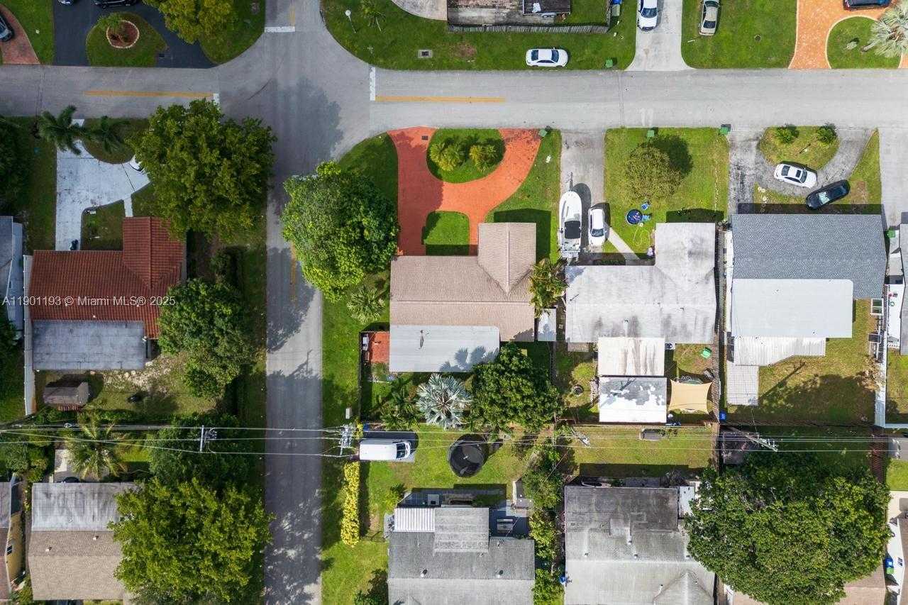 Small Image of 8740 NORTH WEST 11TH ST, Pembroke Pines Number 3