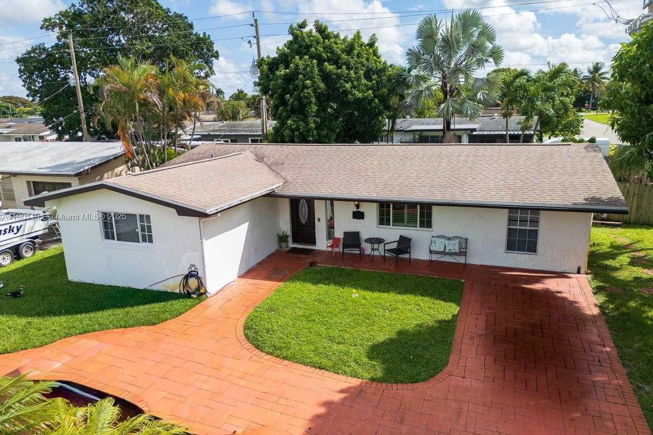 Small Image of 8740 NORTH WEST 11TH ST, Pembroke Pines Number 6