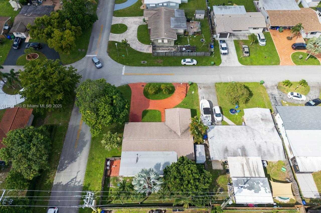 Small Image of 8740 NORTH WEST 11TH ST, Pembroke Pines Number 9