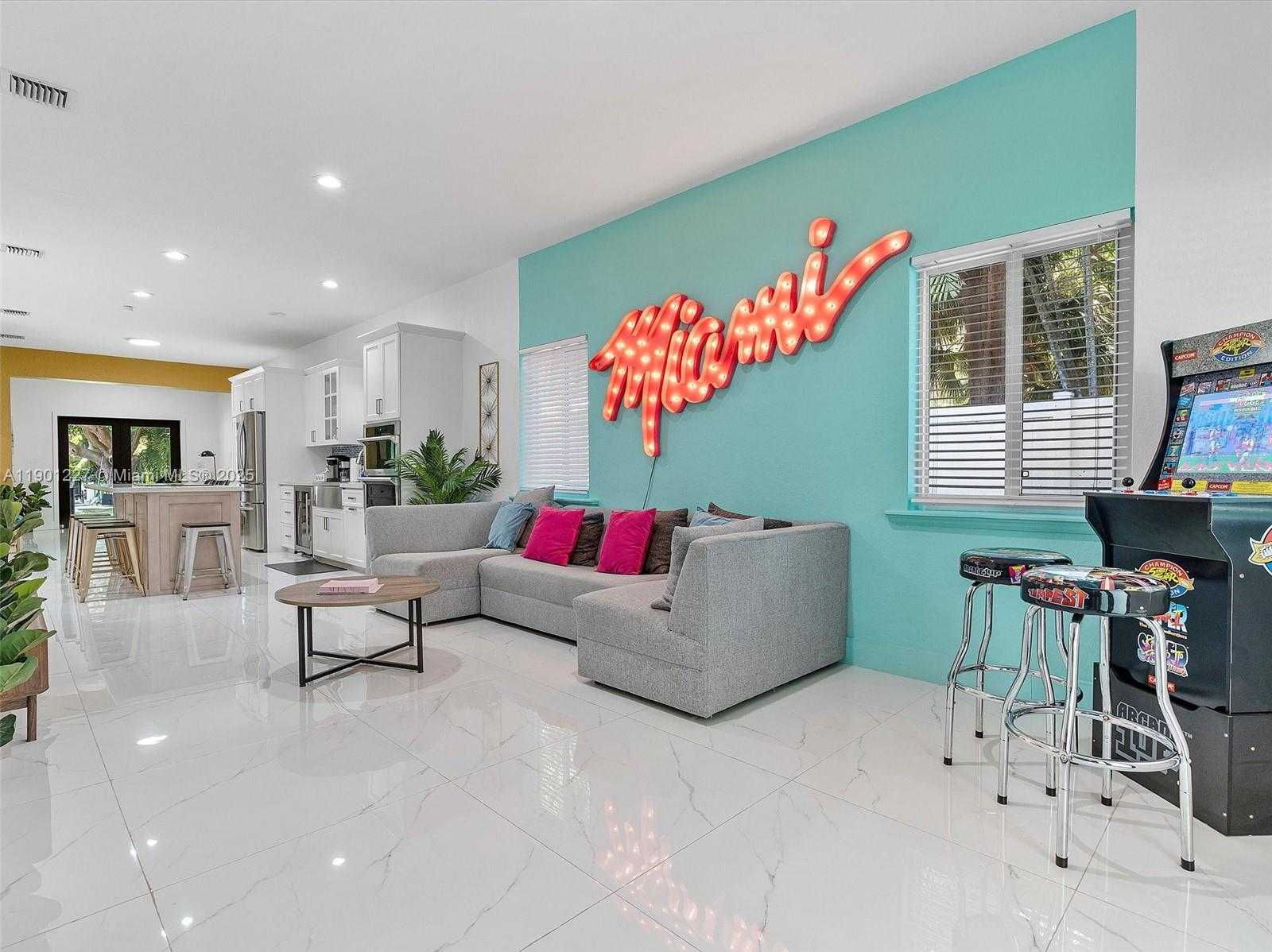 Small Image of 11843 WEST BISCAYNE CANAL RD, Miami Number 10