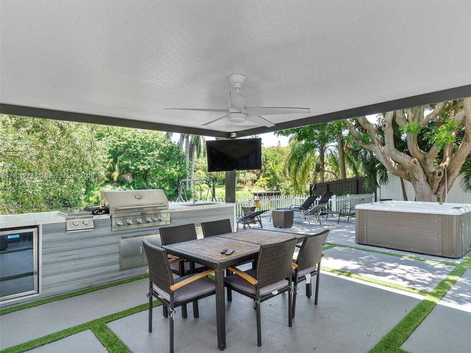 Small Image of 11843 WEST BISCAYNE CANAL RD, Miami Number 8