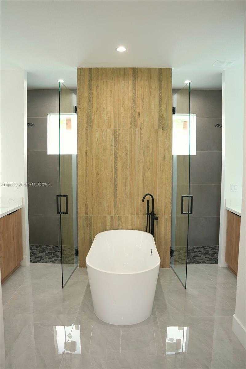 Small Image of 322 NORTH WEST 9TH ST, Cape Coral Number 10