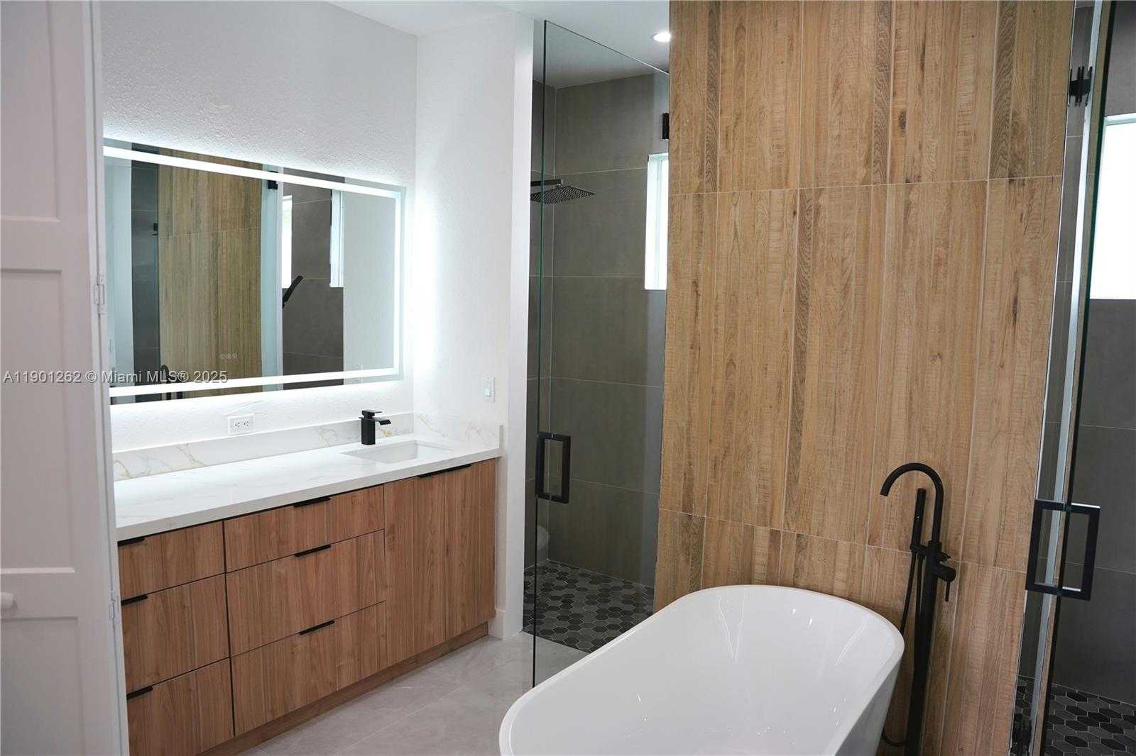 Small Image of 322 NORTH WEST 9TH ST, Cape Coral Number 11