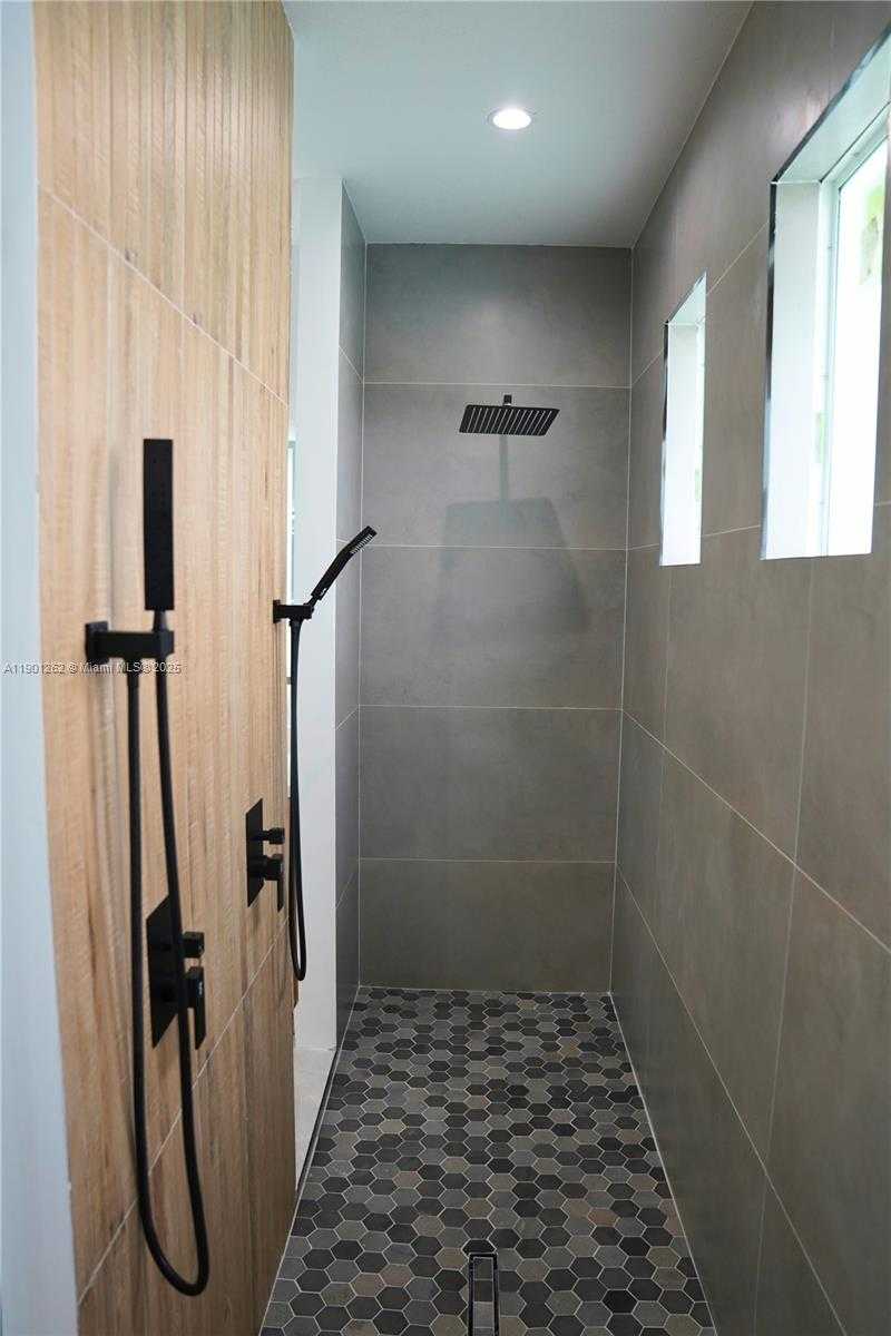 Small Image of 322 NORTH WEST 9TH ST, Cape Coral Number 12