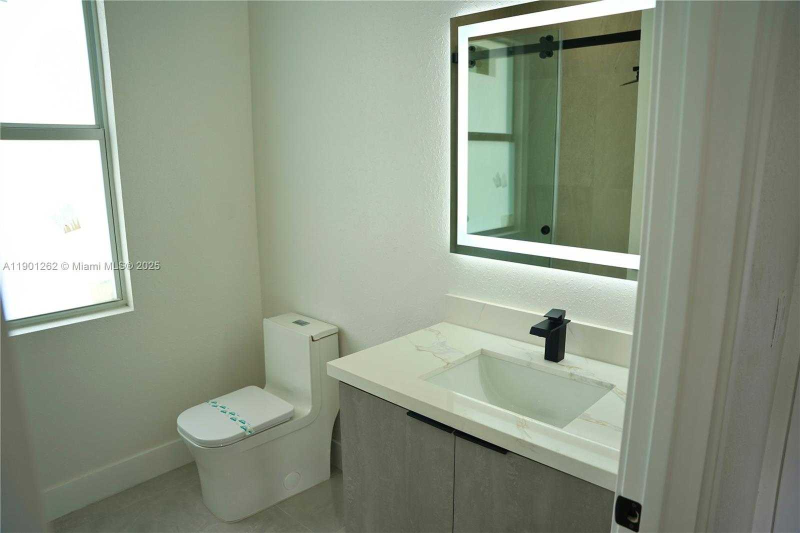 Small Image of 322 NORTH WEST 9TH ST, Cape Coral Number 14