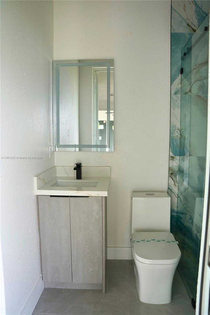 Small Image of 322 NORTH WEST 9TH ST, Cape Coral Number 17