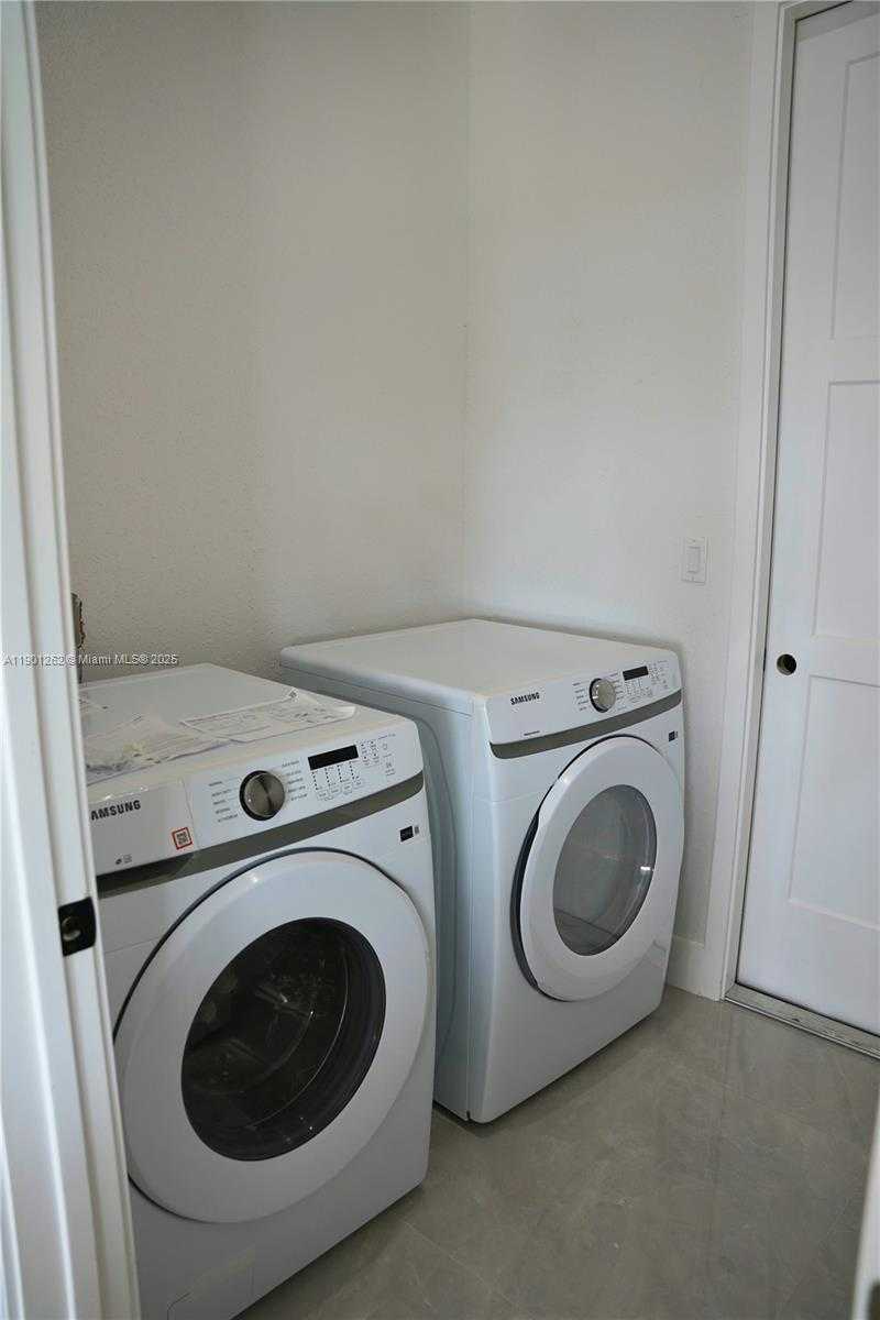 Small Image of 322 NORTH WEST 9TH ST, Cape Coral Number 18