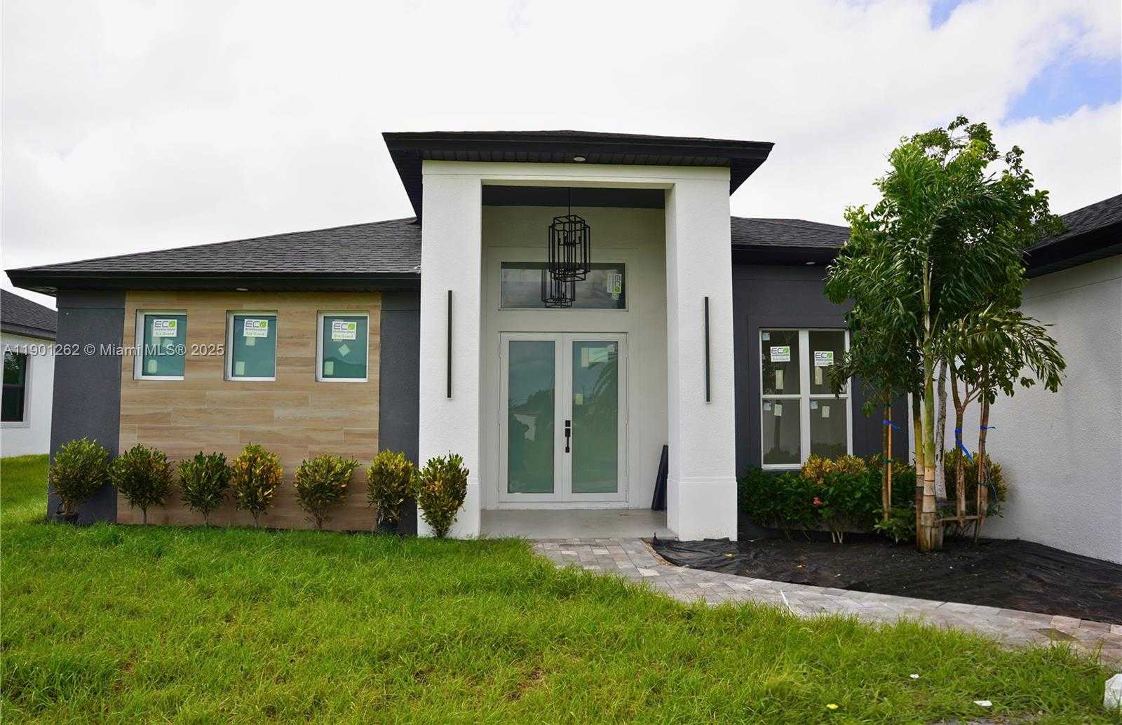 Small Image of 322 NORTH WEST 9TH ST, Cape Coral Number 2