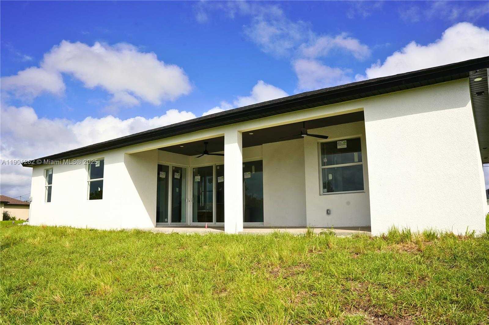 Small Image of 322 NORTH WEST 9TH ST, Cape Coral Number 3