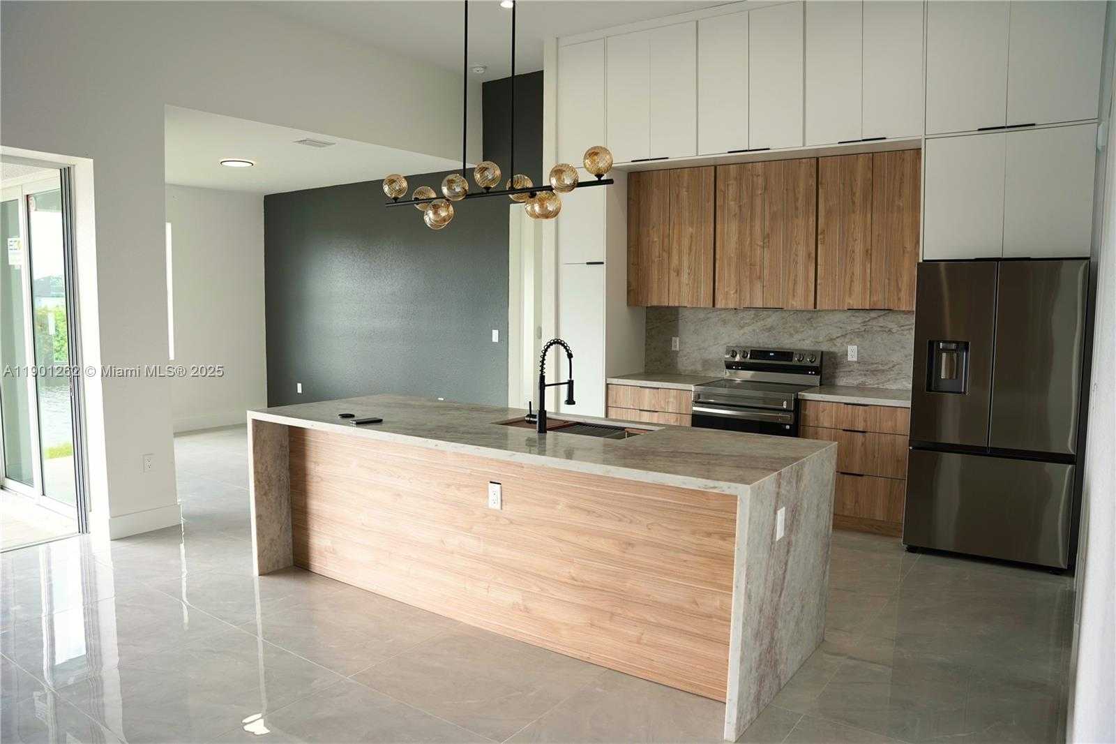 Small Image of 322 NORTH WEST 9TH ST, Cape Coral Number 4