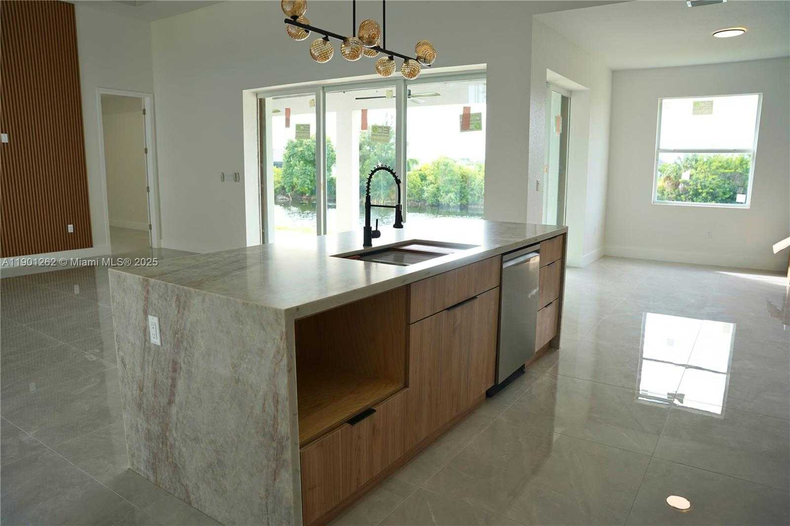 Small Image of 322 NORTH WEST 9TH ST, Cape Coral Number 5