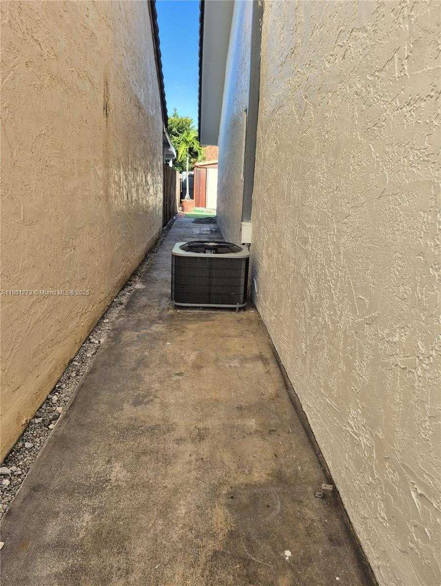 Small Image of 5751 WEST 21ST CT, Hialeah Number 12