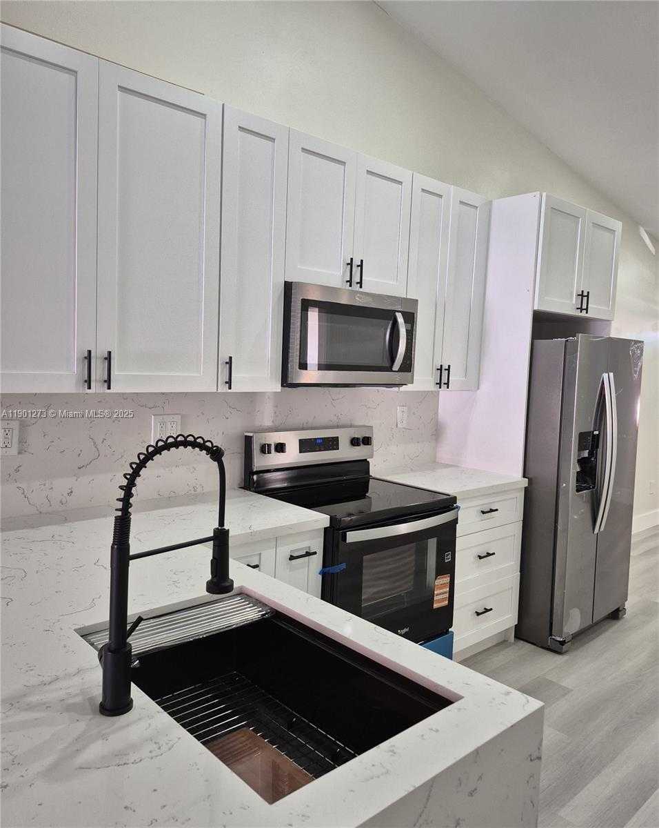 Small Image of 5751 WEST 21ST CT, Hialeah Number 4