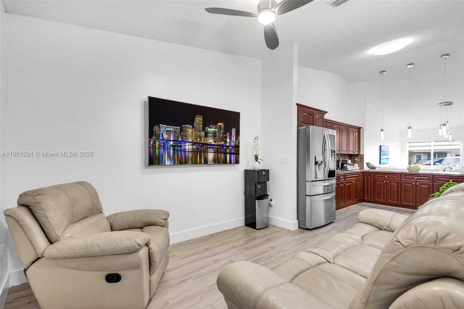Small Image of 7531 WEST 29TH WAY, Hialeah Number 10