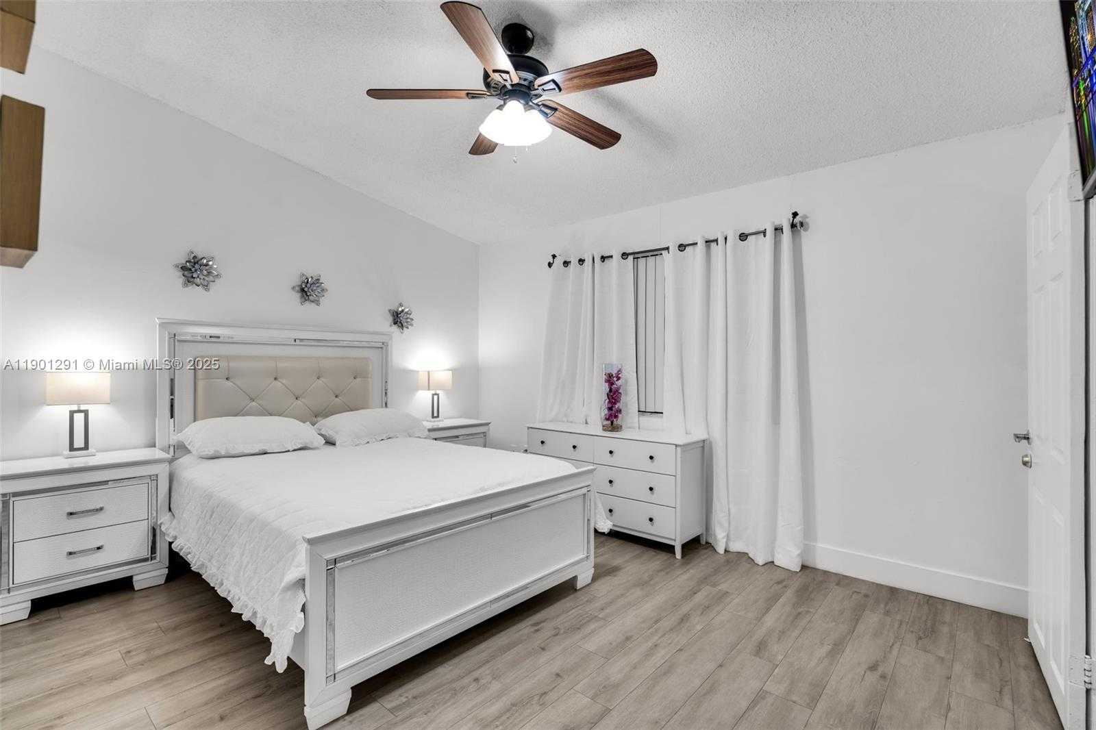 Small Image of 7531 WEST 29TH WAY, Hialeah Number 11