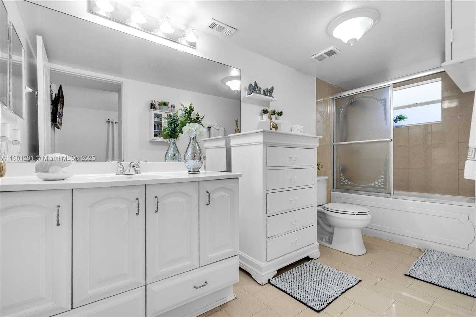 Small Image of 7531 WEST 29TH WAY, Hialeah Number 14