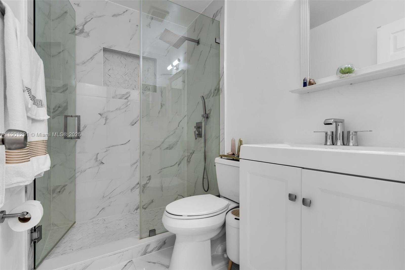 Small Image of 7531 WEST 29TH WAY, Hialeah Number 18