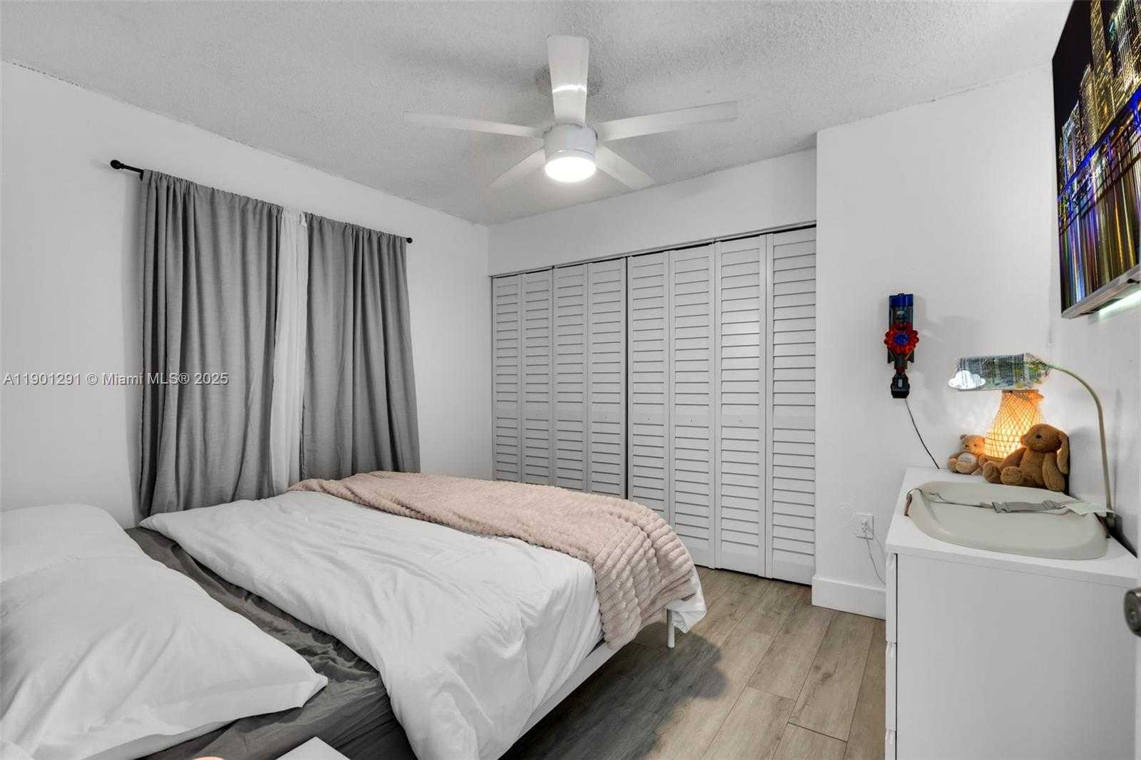 Small Image of 7531 WEST 29TH WAY, Hialeah Number 19
