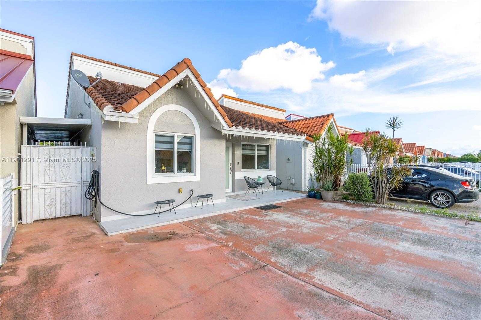 Small Image of 7531 WEST 29TH WAY, Hialeah Number 2