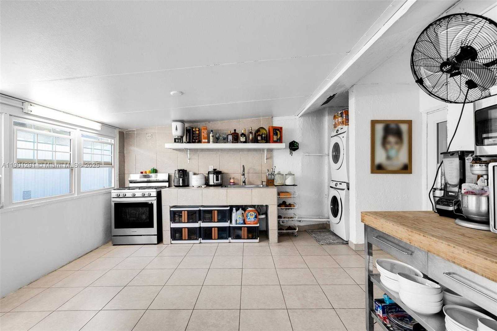 Small Image of 7531 WEST 29TH WAY, Hialeah Number 22