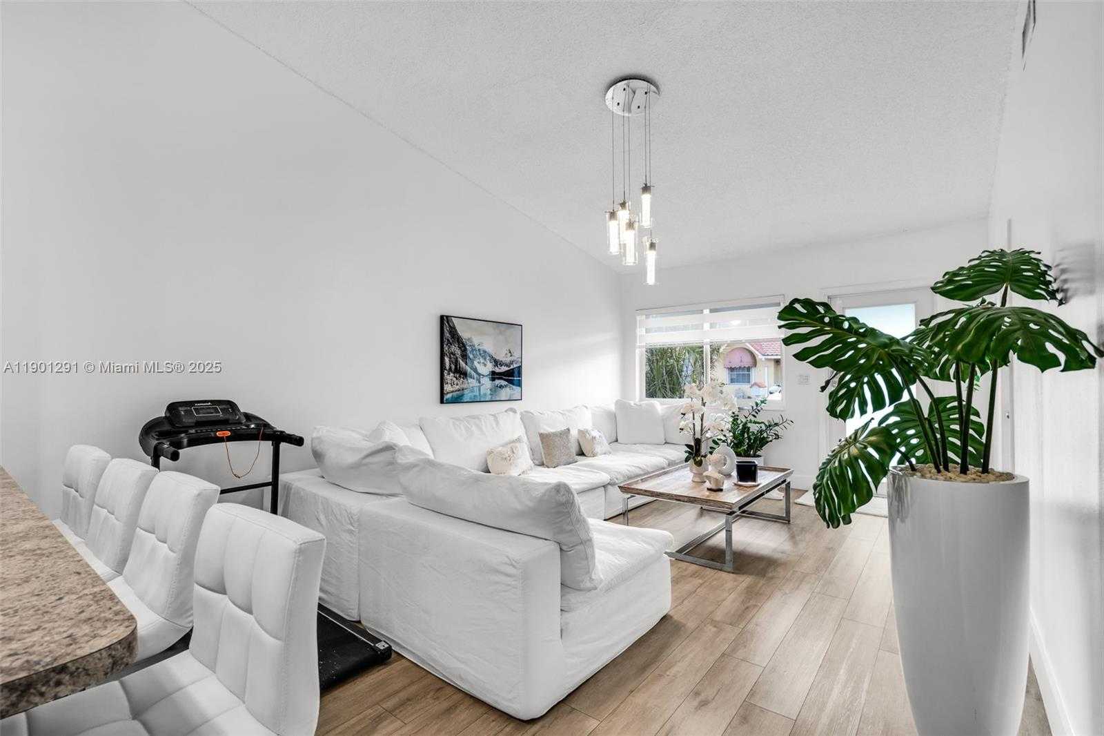 Small Image of 7531 WEST 29TH WAY, Hialeah Number 5