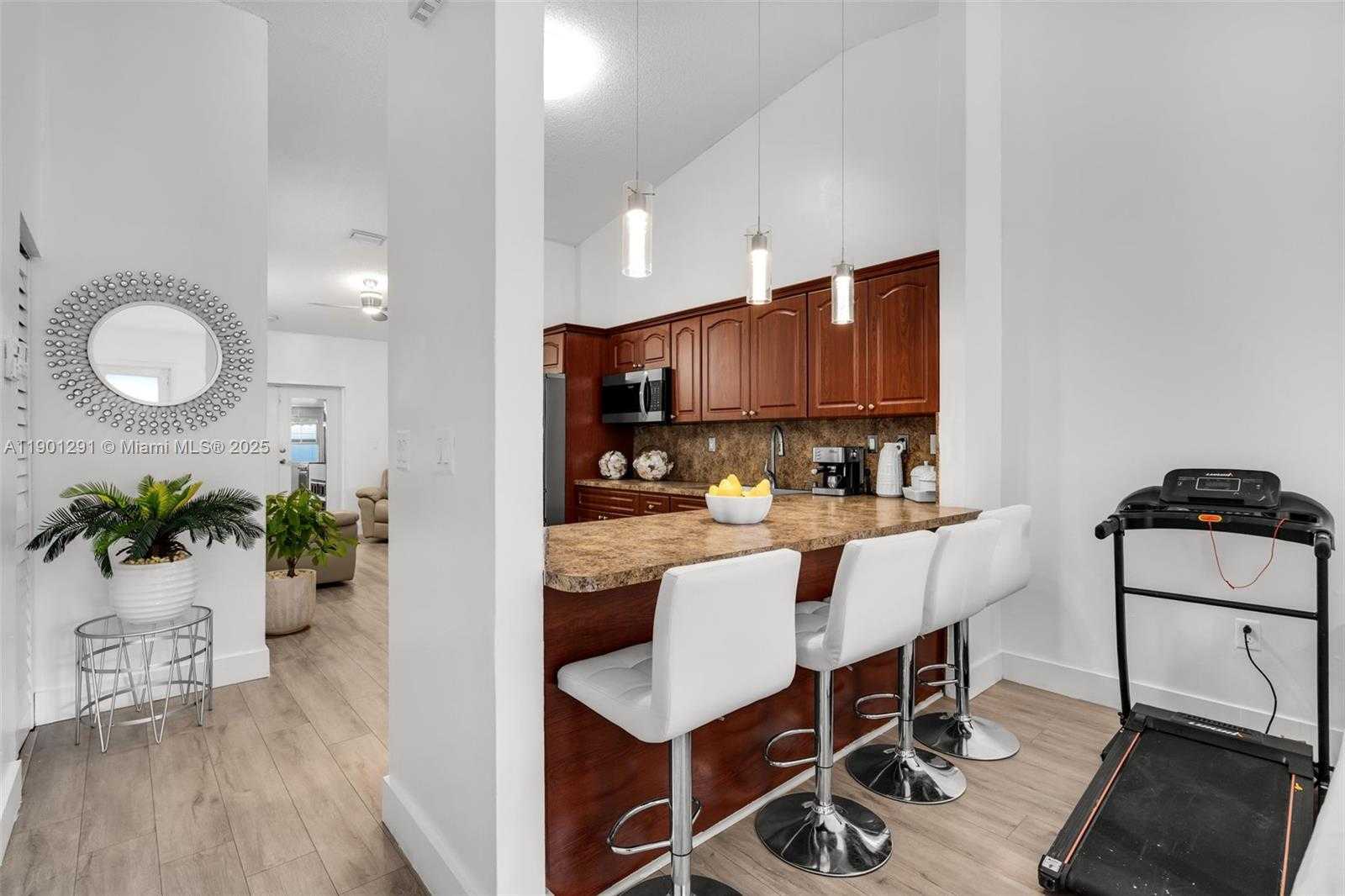 Small Image of 7531 WEST 29TH WAY, Hialeah Number 6