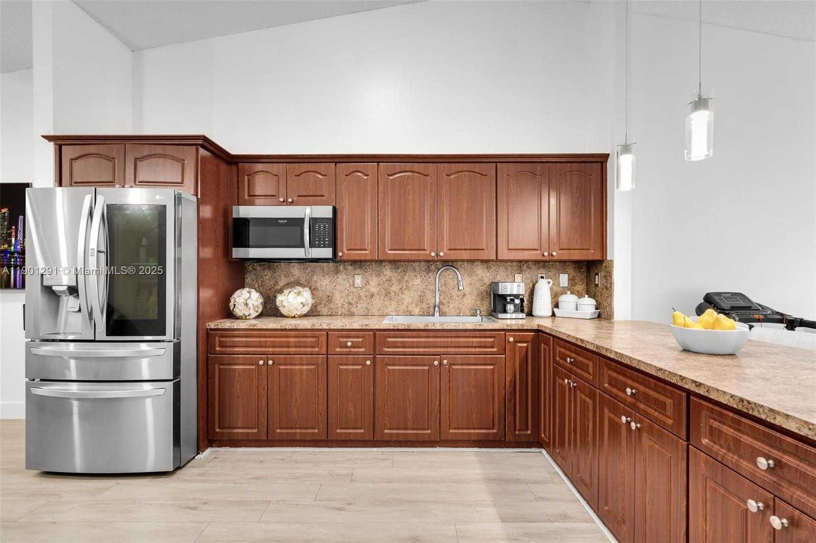 Small Image of 7531 WEST 29TH WAY, Hialeah Number 7