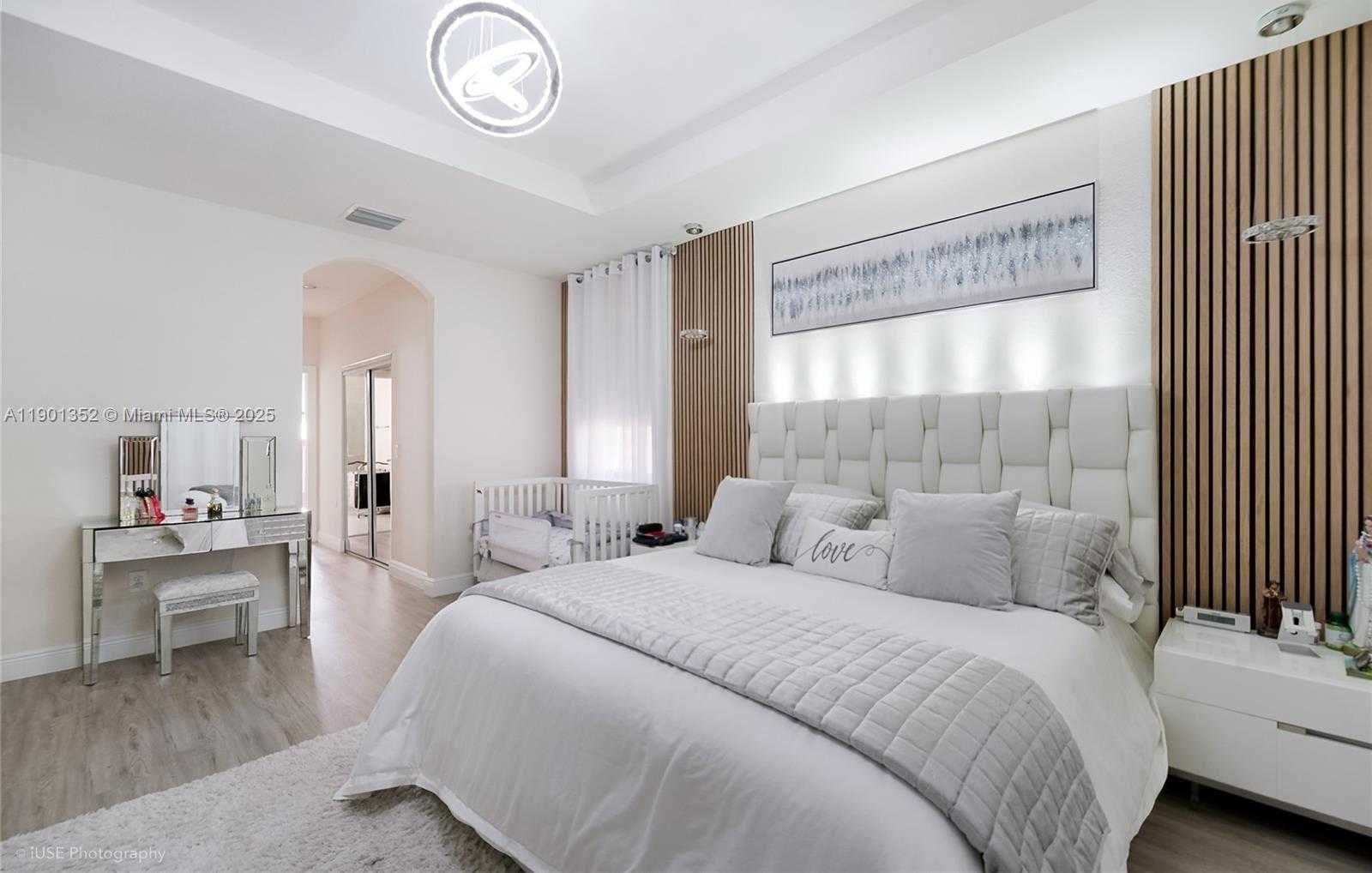 Small Image of 8723 NORTH WEST 102ND PL, Doral Number 14