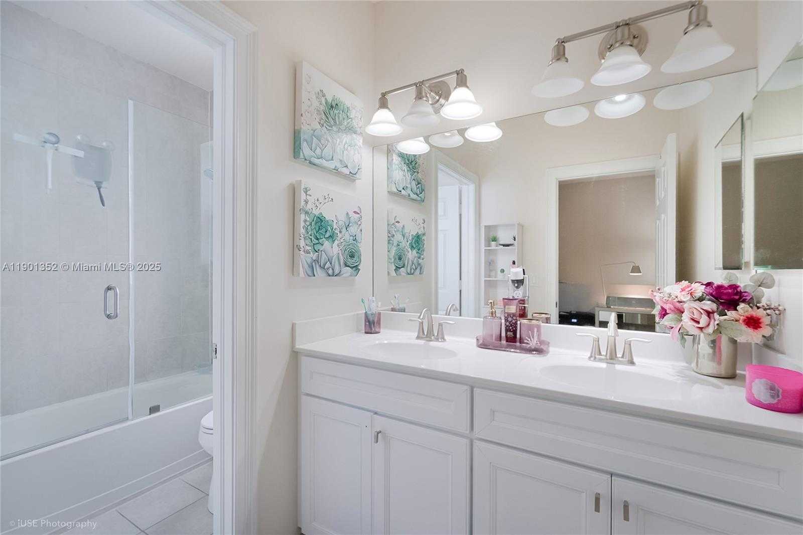 Small Image of 8723 NORTH WEST 102ND PL, Doral Number 17