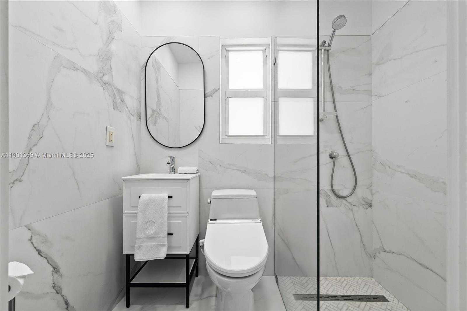 Small Image of 5055 NORTH BAY RD, Miami Beach Number 12