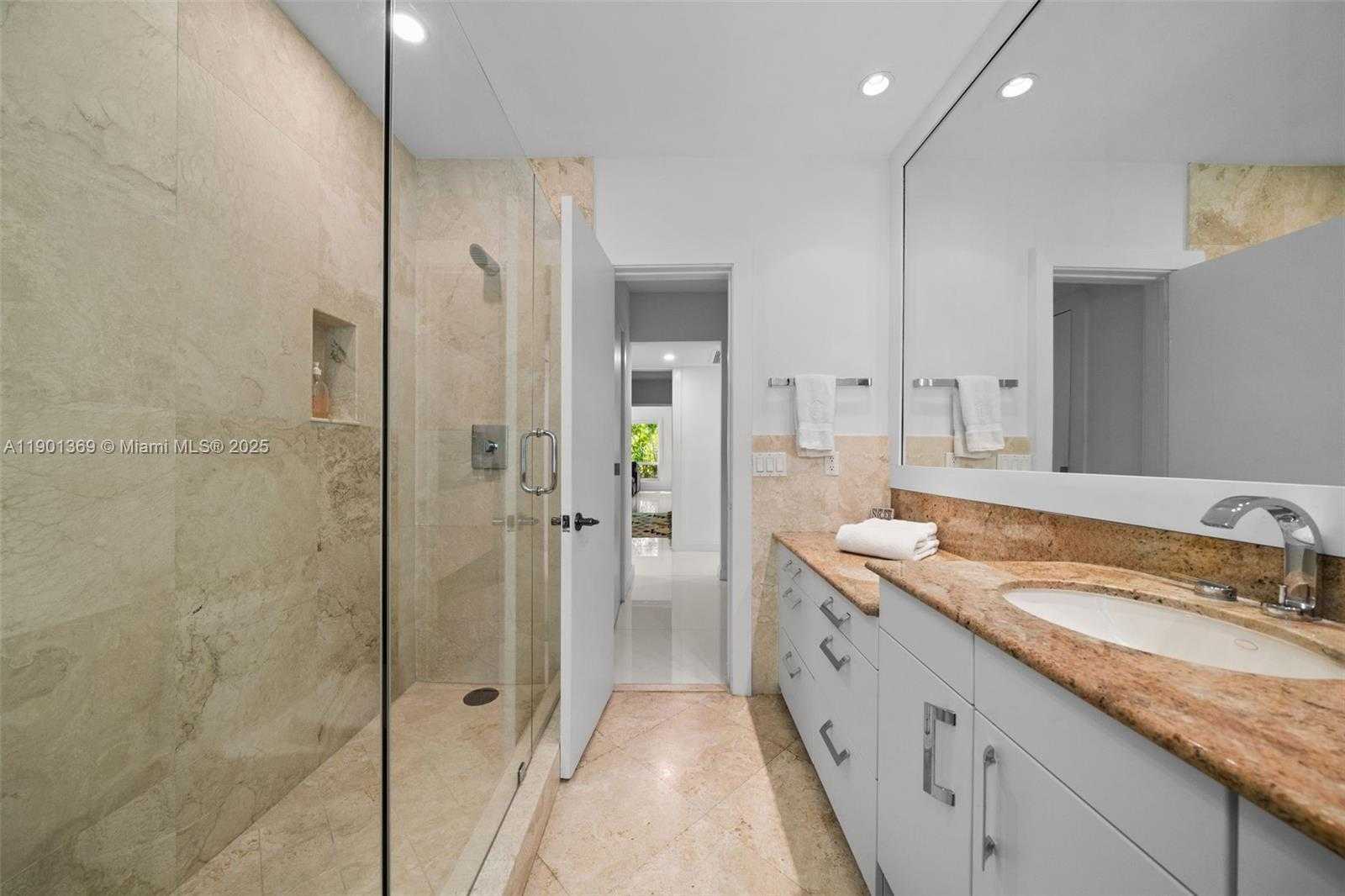 Small Image of 5055 NORTH BAY RD, Miami Beach Number 14