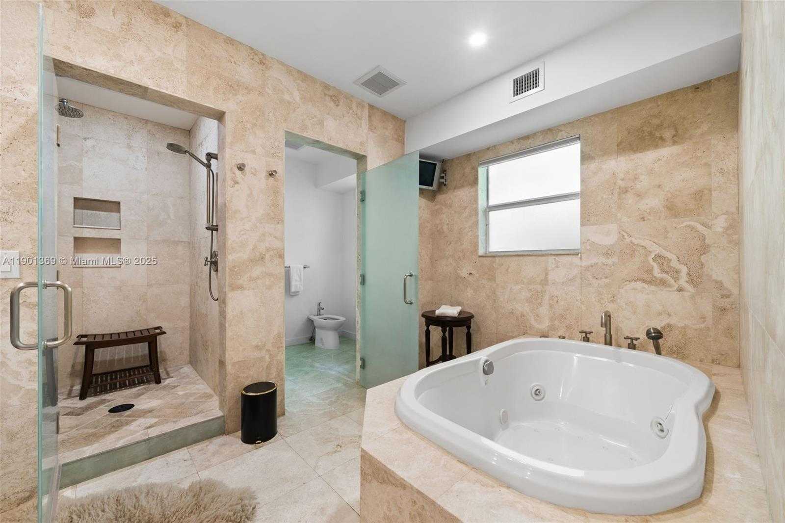 Small Image of 5055 NORTH BAY RD, Miami Beach Number 15