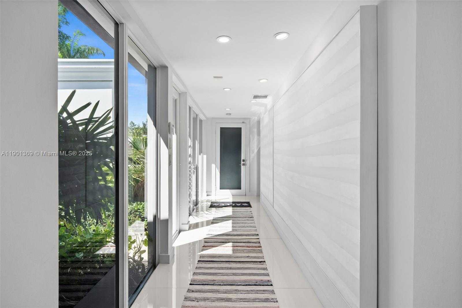 Small Image of 5055 NORTH BAY RD, Miami Beach Number 16