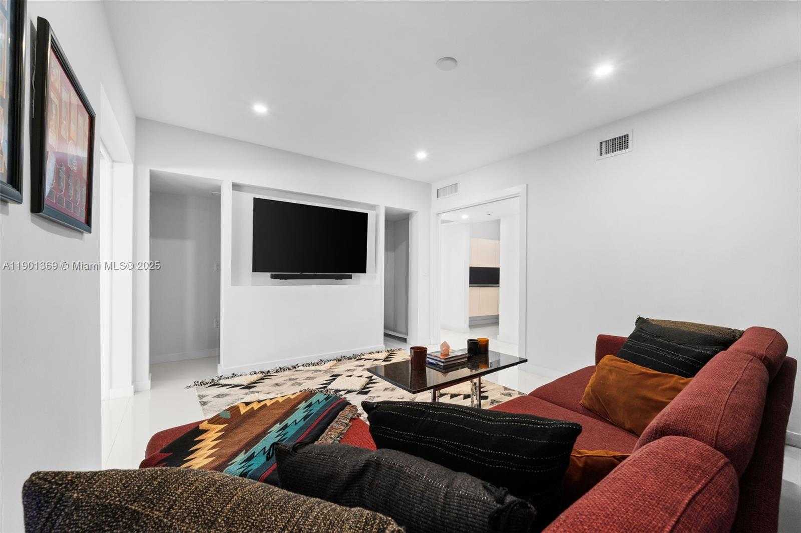 Small Image of 5055 NORTH BAY RD, Miami Beach Number 20
