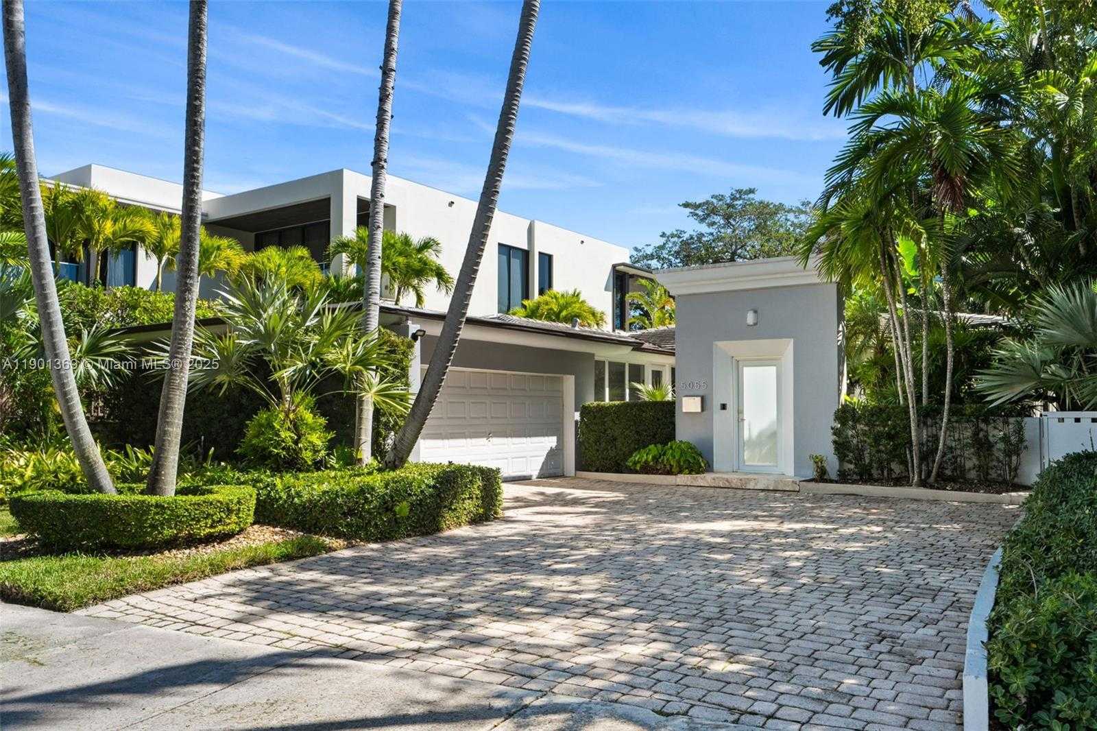 Small Image of 5055 NORTH BAY RD, Miami Beach Number 23