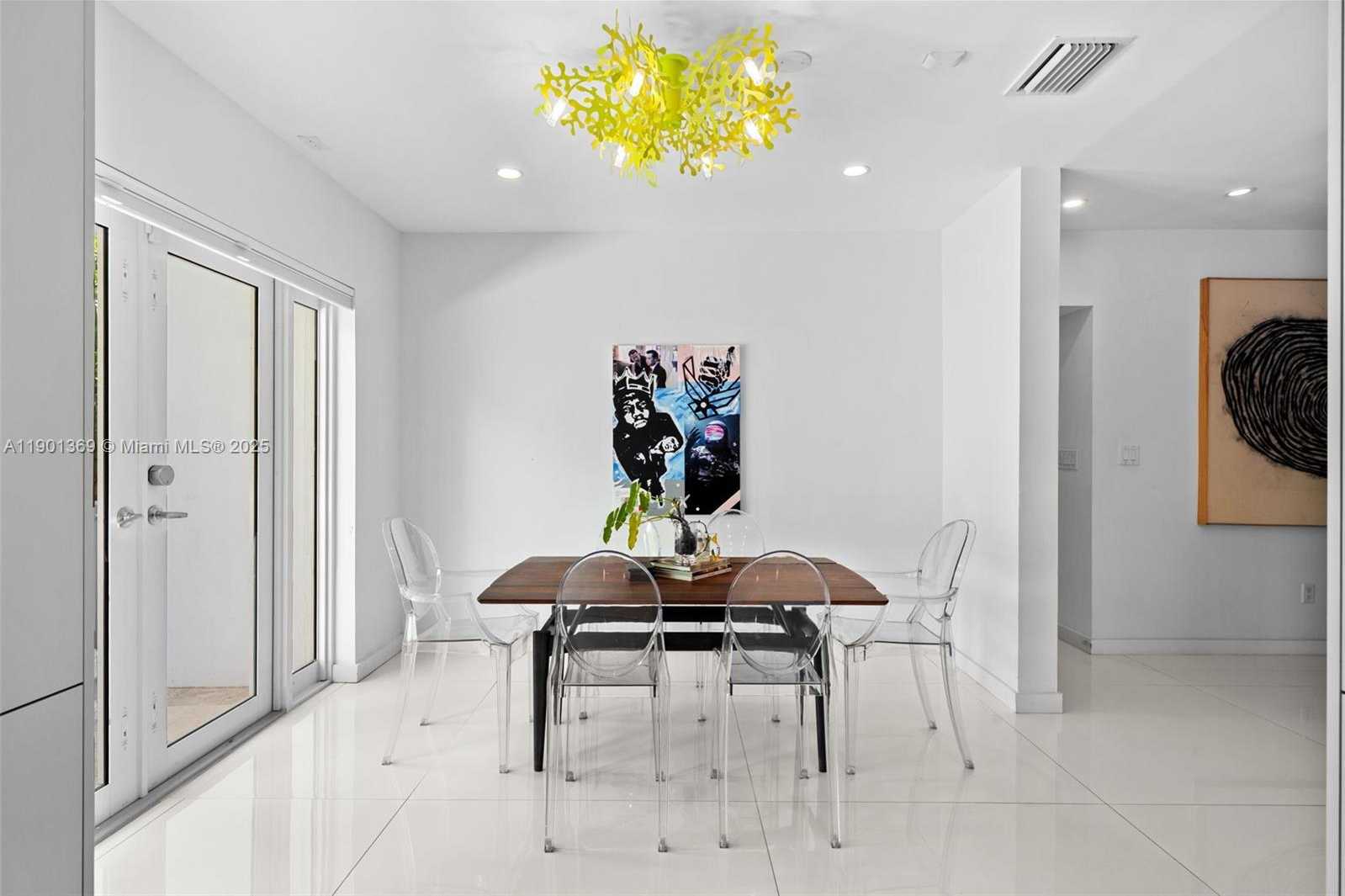 Small Image of 5055 NORTH BAY RD, Miami Beach Number 3