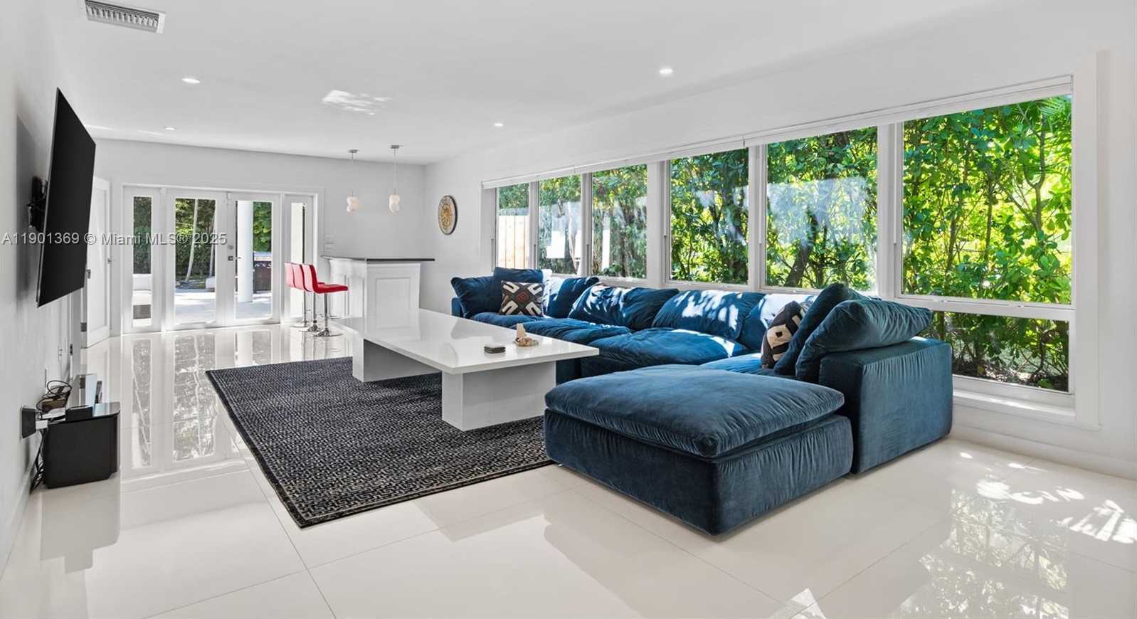 Small Image of 5055 NORTH BAY RD, Miami Beach Number 4
