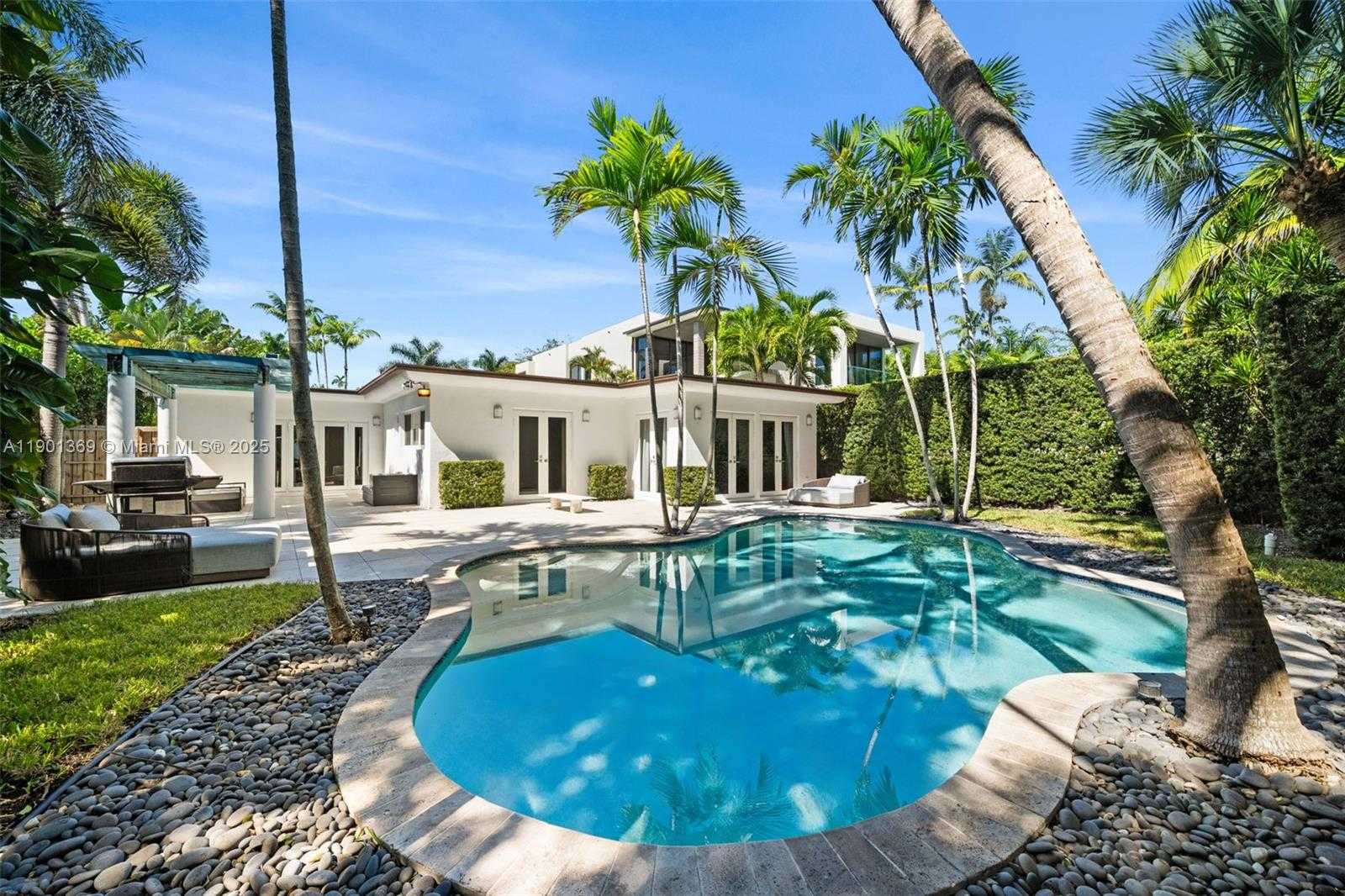 Small Image of 5055 NORTH BAY RD, Miami Beach Number 9