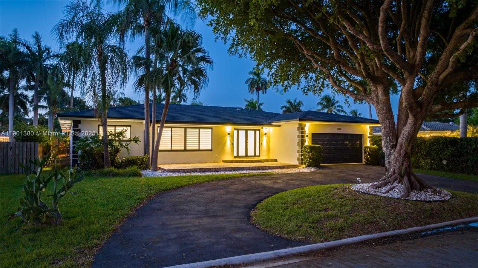 Small Image of 1141 NORTH NORTHLAKE DR, Hollywood Number 13