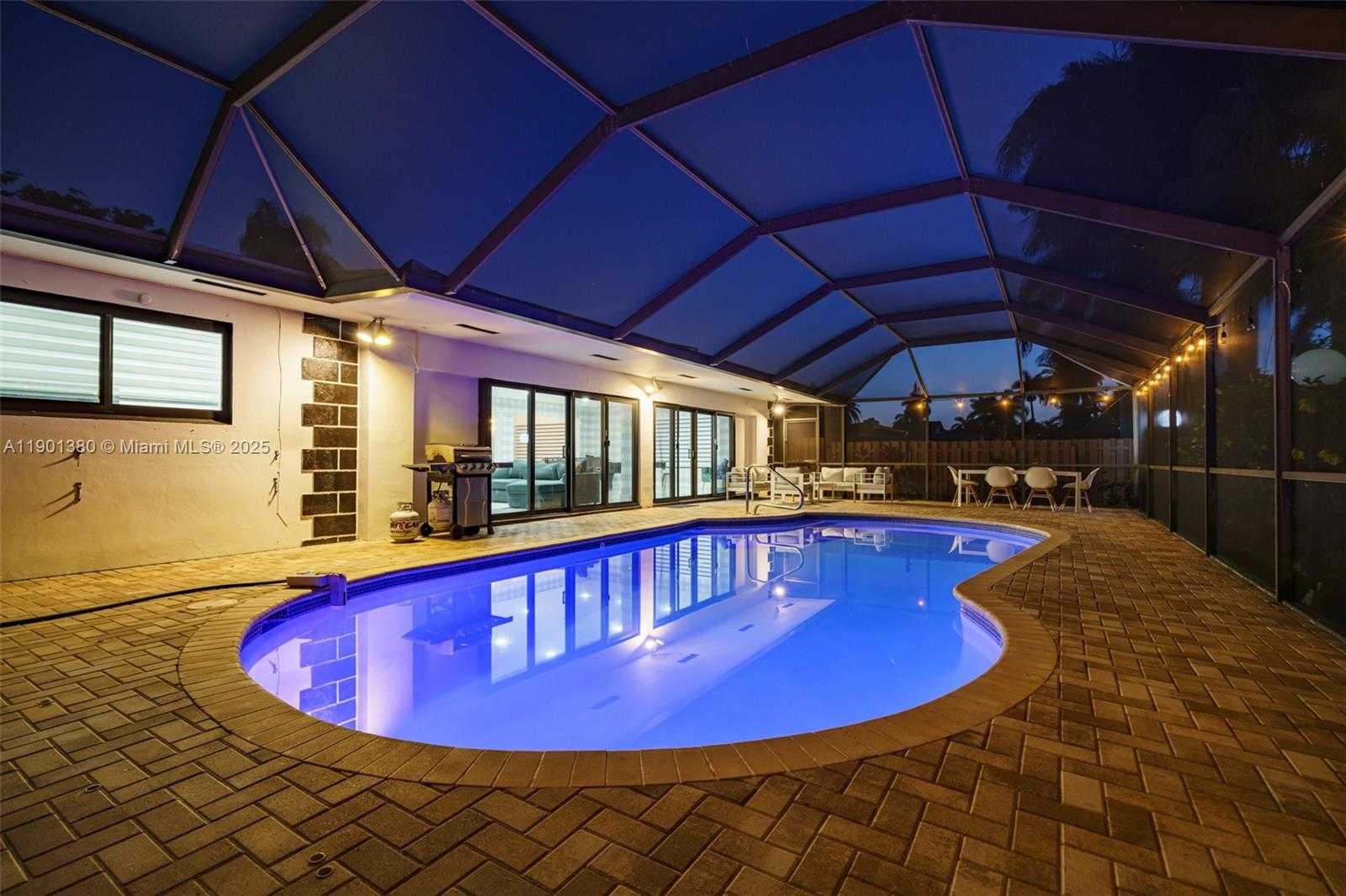 Small Image of 1141 NORTH NORTHLAKE DR, Hollywood Number 15
